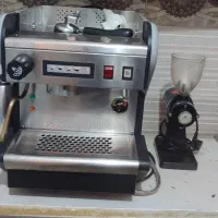 تمام وسایل کافه سالم و در حد به فروش میرسد