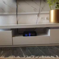 میزتیوی رنگ سفید سالم باخط کوچیک ضرب خوردگی قیمت