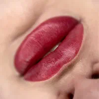 نیازمند مدل فوری شیدینگ لب و میکروبلیدینگ