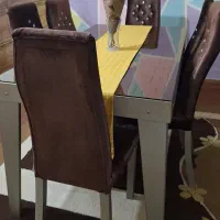 مبل هفت نفره ومیز ناهار خوری و دوعدد فرش ۶متری