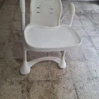 صندلی غذای کودک کاملا  نو داخل انبار بوده