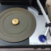 گرامافون قدیمی اصل فیلیپس|کلکسیون اشیاء عتیقه|همدان, |دیوار