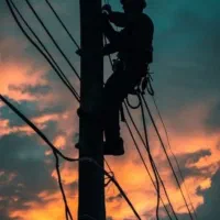 برقکار از پایه برق به خانه برقکاری ساختمان برق کار