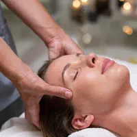 پاکسازی صورت وماساژ صورت به همراه اموزش