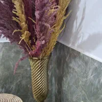گلدان  کریستالی کنار سالن بزرگ