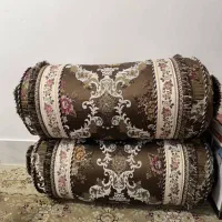 متکا کنار سالنی