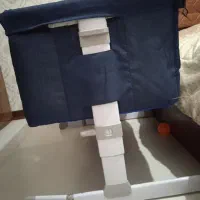 تخت کنار مادر