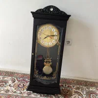 ساعت دیواری تمیز