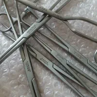 تعدادی پنس جراحی