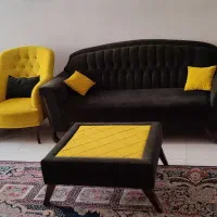 مبل هفت نفره با یک میز عسلی