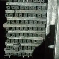 کارگر ساده ( یا با تجربه) در کار زغال صنعتی