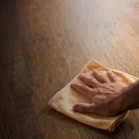 خدمتکار و نظافتچی هستم.یک جلسه رایگان