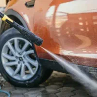 کارگر کارواش وارد به کار