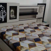 تخت دونفره همراه پاتختی و دراور