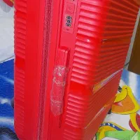 چمدان با اندازه متوسط