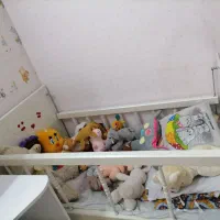 تخت وکمد بچه به همراه تشک تمیز در حد نو