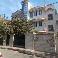 فروش ویلای 140متری درسه طبقه هر طبقه 90مترمرکزشهر