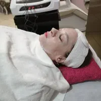 پاکسازی پوست صورت وماساژ فقط خانمها