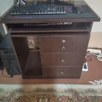 میز تحریر و کامپیوتر در حد نو