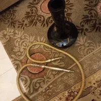 یک عدد شیشه و یک عدد شلنگ قلیان در حد نو