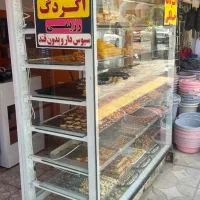 ویترین فروشگاهی ۹ طبقه و یخچال شیرینی|فروشگاه و مغازه|اصفهان, باغ دریاچه|دیوار