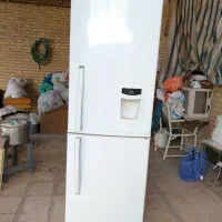 یخچال یکسال کار کرده سالم به فروش میرسد