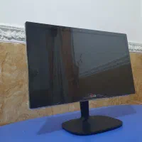 مانیتور کامپیوتر و دوربین مداربسته