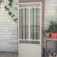 در با چهارچوب و پنجره