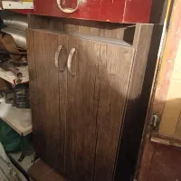 یک عدد جا کفشی و تخت