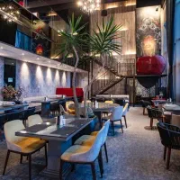 استخدام پیک (ماشین)و  بازاریاب خانم فاز ۸ پردیس