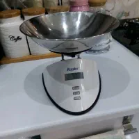 تعدادی وسایل منزل فروشی سرخ کن چرخ گوشت فرش ترازو|فرش|اصفهان, بهارستان|دیوار