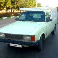 راننده  با ماشین آماده همکاری فروشگاه شهری شهرستان