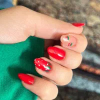 خدمات کاشت ناخن