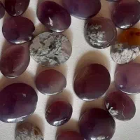 فروش نگین و گردنبند وسنگ راف به قیمت عمده|جواهرات|اصفهان, تخت فولاد|دیوار