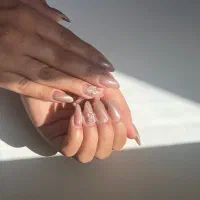 کاشت و لمینیت ناخن