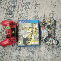 دو عدد دسته ps4 و یک عدد دیسک فیفا ۱۷