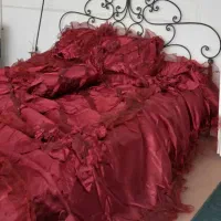 تخت دونفره اباژور میز گلدان حباب چراغ خواب فرش