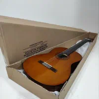گیتارکلاسیک یاماهاC40*شروعی حرفه‌ای باصدایی دلنشین