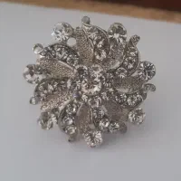 گیره روسری نگین دار