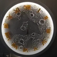 ساعت دیواری طرح ماه