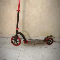 اسکوتر قرمز مشگی