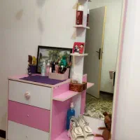 آیینه و کتابخانه وکمد