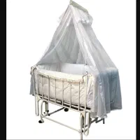 تخت کنار مادر