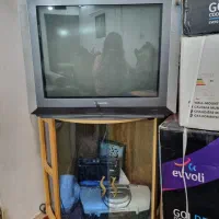 تی وی و زیرش، پرده