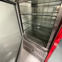 یخچال ویترین شو‌کیک