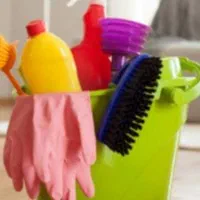 گرد گیری و آشپزی خونه انجام میشه