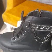 یک جفت پوتین نو