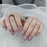 خدمات کاشت ناخن