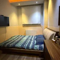 تختخواب با میز آرایشی با آینه و عسلی