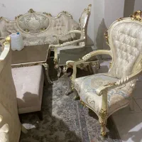 مبل سلطنتی و میز ناهار خوری در حد نو